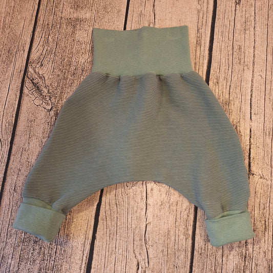 Baby Pumphose – bequem & mitwachsend in Salbeigrün 🌿👶