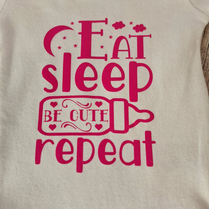 Baby Body „Eat Sleep Be Cute Repeat“ – Gr. 50/56 – handbedruckt