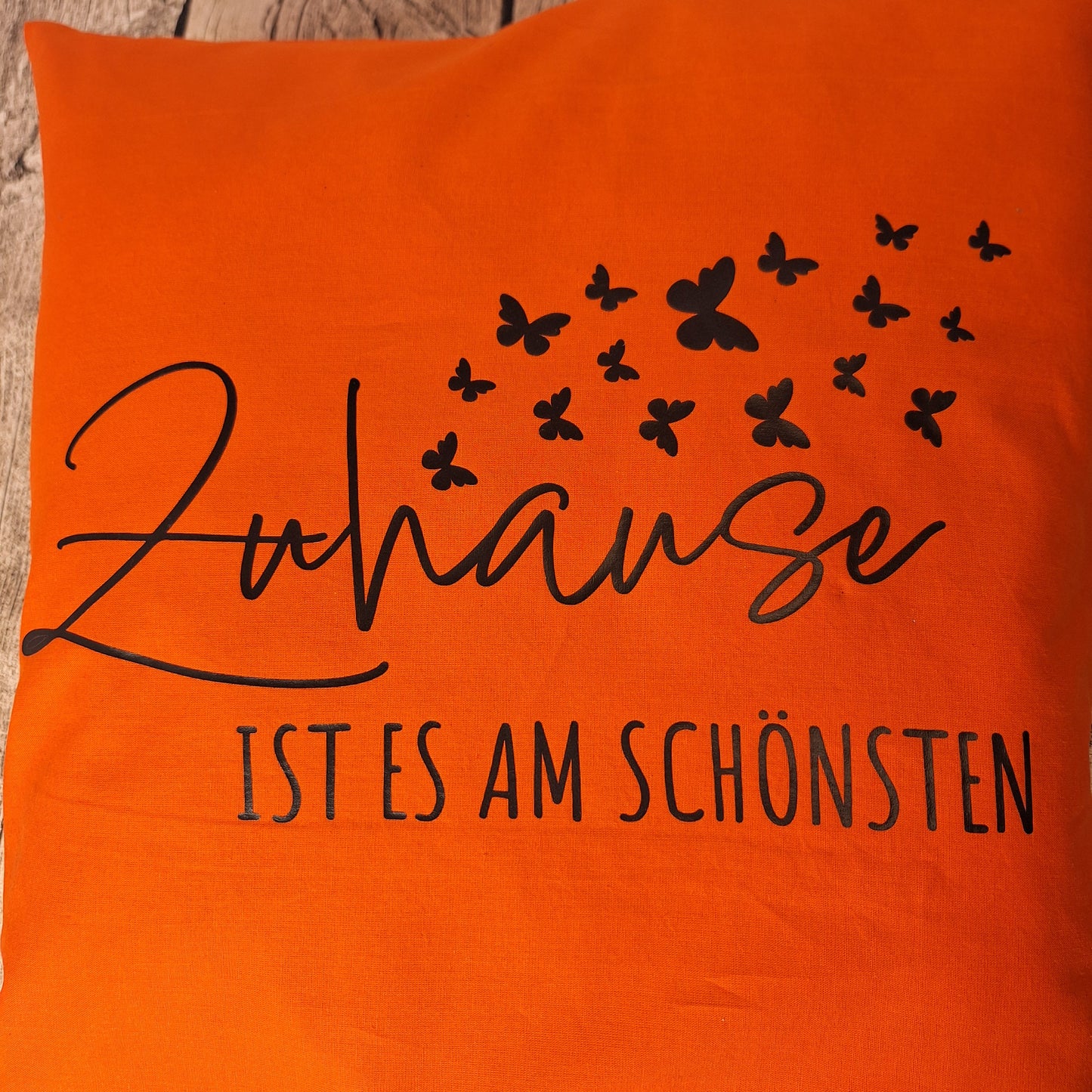 Dekokissen „Zuhause ist am schönsten“ – handbedruckt mit Flexfolie