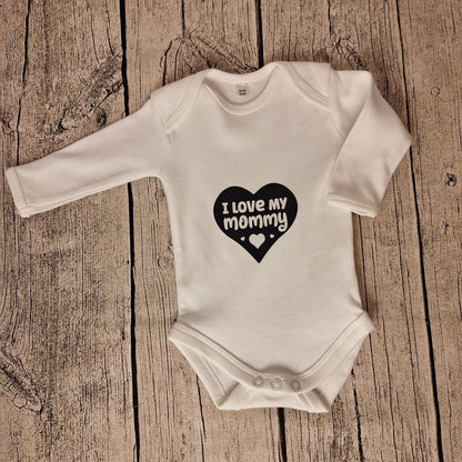 Babybody „I love my mommy“ – süßer Langarmbody mit Herzmotiv - Größe 50/56