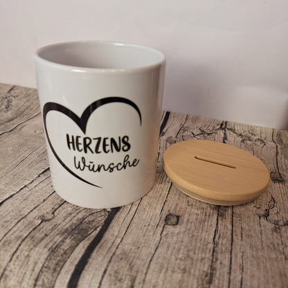 Spardose Herzenswünsche mit Herz-Design aus Keramik mit Bambusdeckel extra daneben